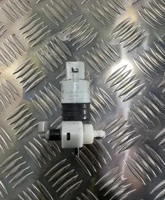 Mercedes-Benz GLC C253 Windscreen/windshield washer pump A0998660021