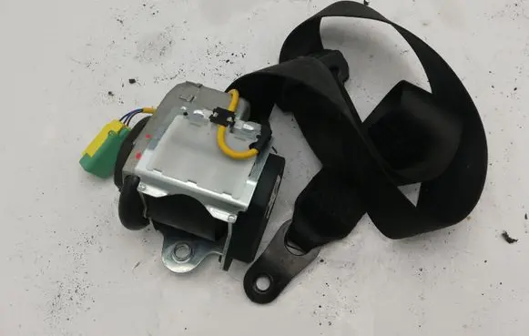 Volkswagen Phaeton Front seatbelt 560976601