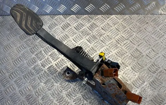 Nissan Qashqai Clutch pedal 465038803R