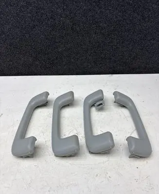Mitsubishi Outlander A set of handles for the ceiling 