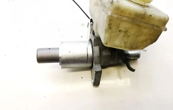Master brake cylinder