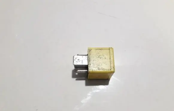 Opel Meriva A Other relay 90226846 v23134-j52-x369