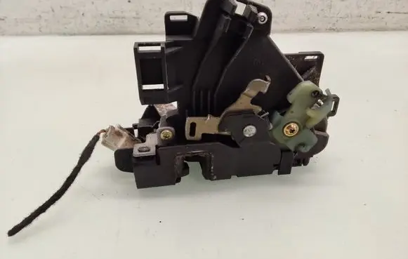 Volkswagen Caddy Front door lock