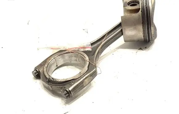 Audi R8 42 Piston with connecting rod R079C