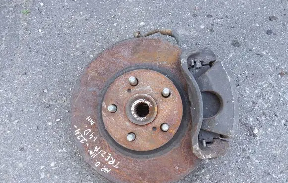 Subaru Trezia Front wheel hub