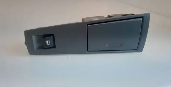BMW 7 E65 E66 Car ashtray 100014838 7024490