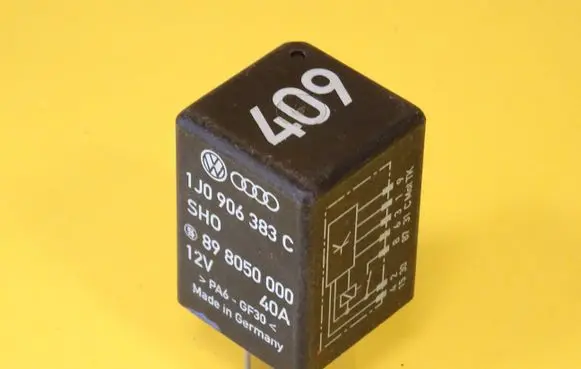 Volkswagen PASSAT B5 Other relay 1J0906383C