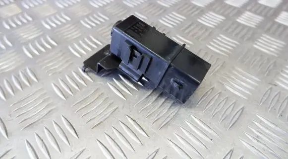 Hyundai Tucson TL Glow plug pre-heat relay 368302A701