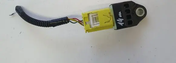 Toyota RAV 4 (XA40) Airbag deployment crash/impact sensor