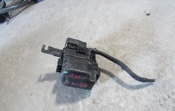 Hyundai i40 Fuse box cover 3Z000