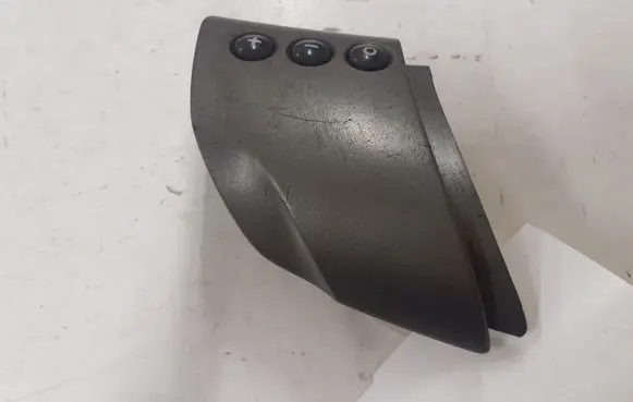 Steering wheel buttons/switches