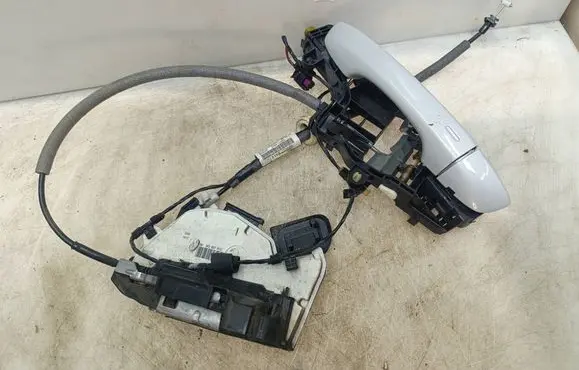 Volkswagen Golf Sportsvan Front door lock 5K2837015J 510837811H 14161730S