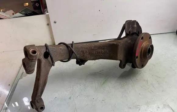 Volkswagen PASSAT B5 Front wheel hub spindle knuckle 5454545