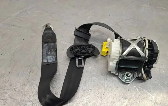 Volkswagen PASSAT B6 Front seatbelt 3C1857706F 33046824