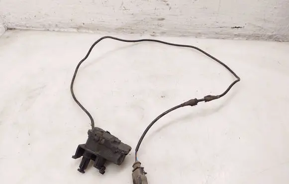 Volkswagen Amarok Fuel tank cap lock 2H0810773L