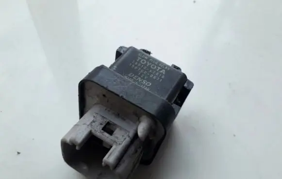 Toyota Yaris Glow plug pre-heat relay 2861067010 28610-67010
