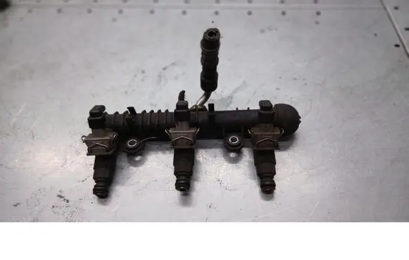 Opel Corsa C Fuel injector supply line/pipe LISTWACORSA