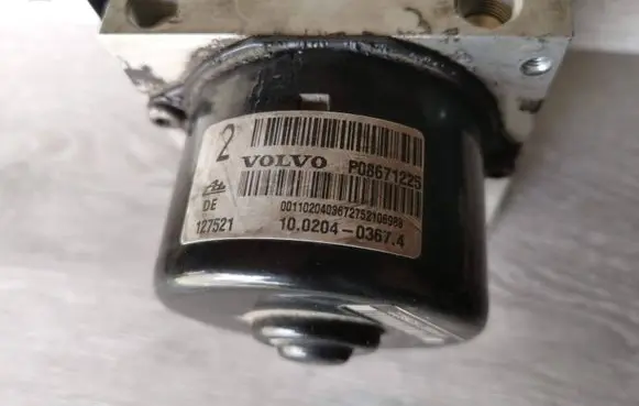 Volvo V70 ABS Pump 8671224 02W393 P08671225