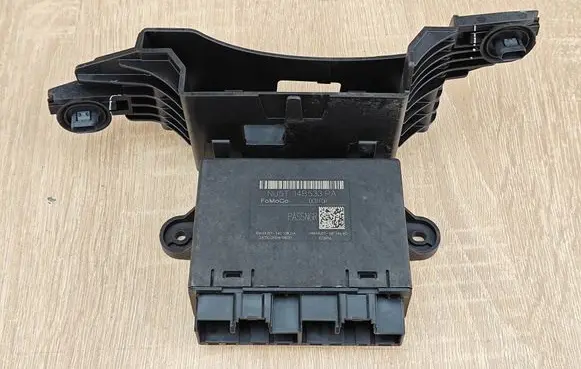 Volkswagen Amarok II Door control unit/module NU5T14B533PA