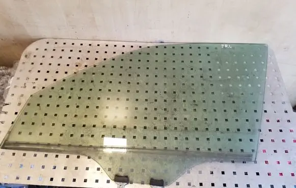 Subaru Forester SH Front door window glass four-door