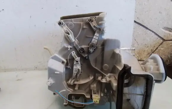 Subaru Outback Interior heater climate box assembly housing 7211AG130