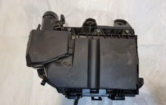 Opel Combo E Air filter box 