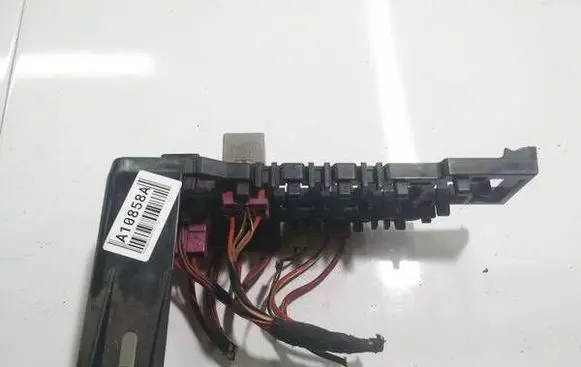 Volkswagen PASSAT B5 Fuse box set 