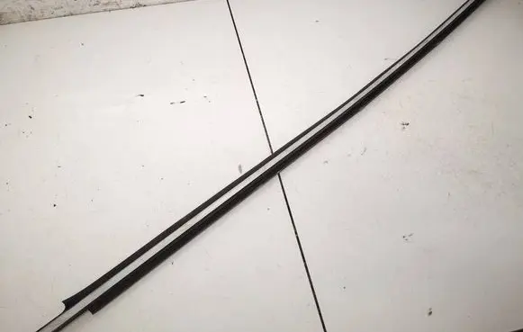 Toyota Avensis T250 Front door glass trim molding 