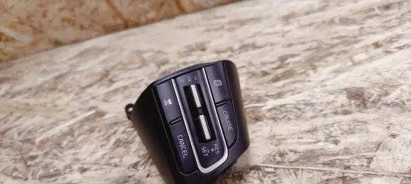 KIA Stinger Steering wheel buttons/switches 96720J5010