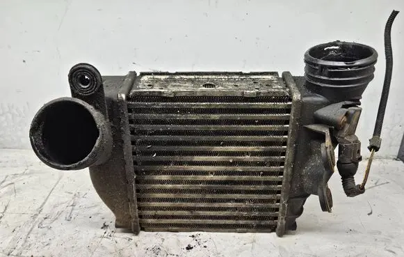 Volkswagen Golf IV Intercooler radiator 1J0145803N A1307 872999M