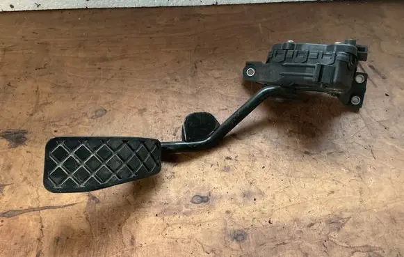 Audi A4 S4 B6 8E 8H Accelerator throttle pedal 8E2721523A