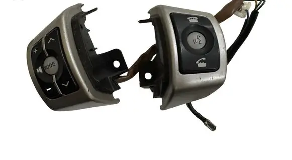 Toyota Urban Cruiser (XP110) Steering wheel buttons/switches 