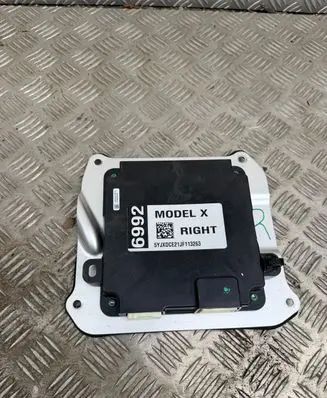 Tesla Model X Door control unit/module 105018300E