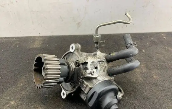 Audi A6 S6 C7 4G Fuel injection high pressure pump 04L130755D 0445010537