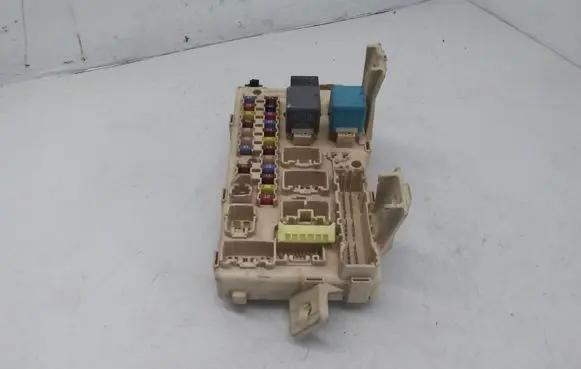 Toyota Avensis T250 Fuse module 82641CA020F