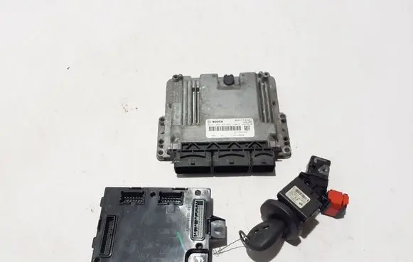 Renault Trafic III (X82) Engine ECU kit and lock set 
