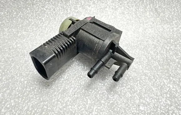 Audi A4 S4 B6 8E 8H Turbo solenoid valve 1J0906283C