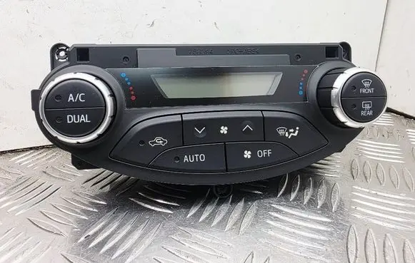 Toyota Yaris Climate control unit 559000D820 75F206