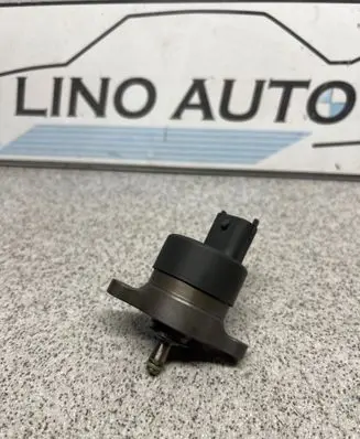 BMW 5 E39 Fuel pressure regulator 0281002287