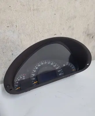 Speedometer (instrument cluster)