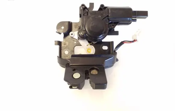Mazda 3 I Tailgate window lock/catch/latch 