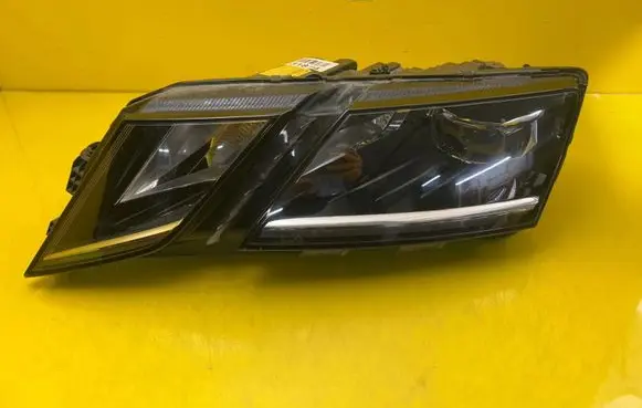 Skoda Octavia Mk3 (5E) Headlight/headlamp 5E1941015D
