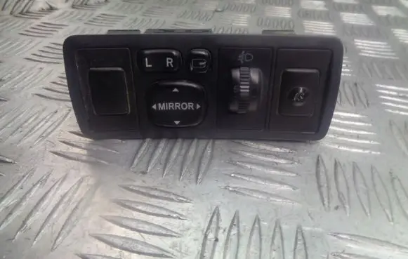 Toyota Avensis T250 Wing mirror switch 183575