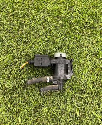Audi Q5 SQ5 Turbo solenoid valve 1K0906283A