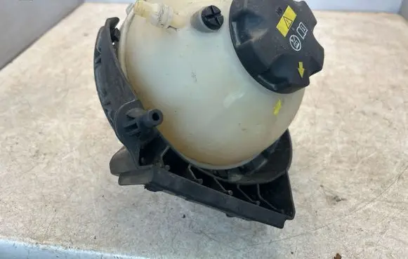 BMW 3 F30 F35 F31 Coolant expansion tank/reservoir 7642159