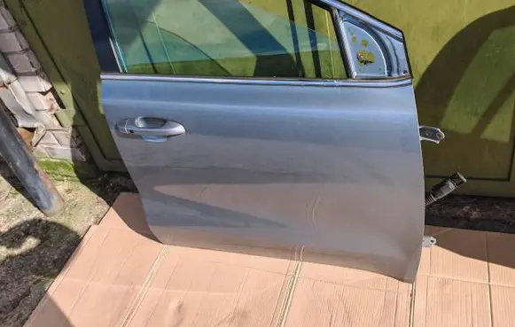 KIA Sportage Front door