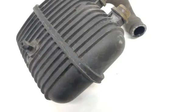 Vacuum air tank