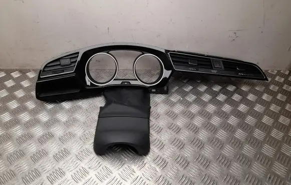 Volkswagen Touran III Dashboard trim 5TB858415A