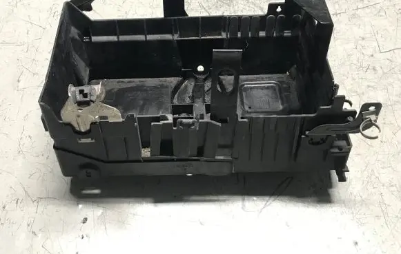 Opel Zafira C Battery tray 13354420