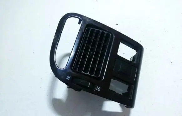 Toyota Avensis T220 Dash center air vent grill 5568605030